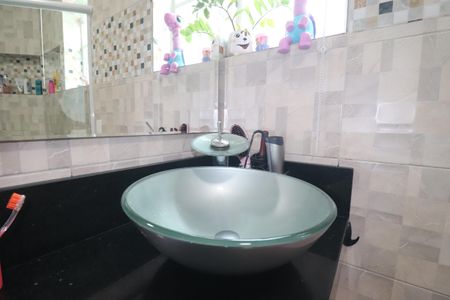 Casa à venda com 244m², 3 quartos e 2 vagasBanheiro