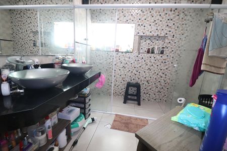 Casa à venda com 244m², 3 quartos e 2 vagasBanheiro da Suíte