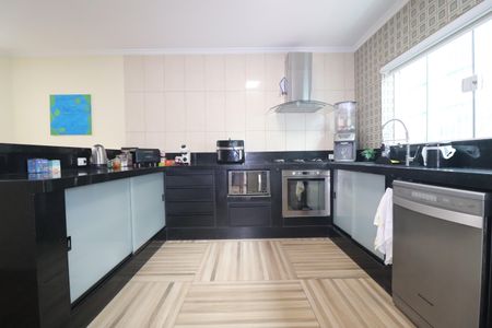 Casa à venda com 244m², 3 quartos e 2 vagasCozinha