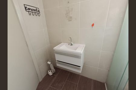 Casa à venda com 90m², 3 quartos e 1 vaga Casa à venda com 90m², 3 quartos e 1 vagaBanheiro
