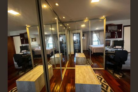 Casa à venda com 225m², 3 quartos e 2 vagas Casa à venda com 225m², 3 quartos e 2 vagasSuíte