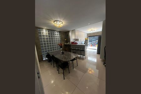 Casa à venda com 225m², 3 quartos e 2 vagas Casa à venda com 225m², 3 quartos e 2 vagasCozinha