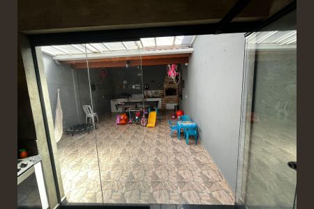 Casa à venda com 225m², 3 quartos e 2 vagas Casa à venda com 225m², 3 quartos e 2 vagasQuintal