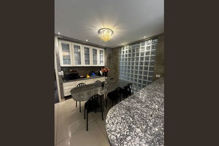 Casa à venda com 225m², 3 quartos e 2 vagas Casa à venda com 225m², 3 quartos e 2 vagasCozinha