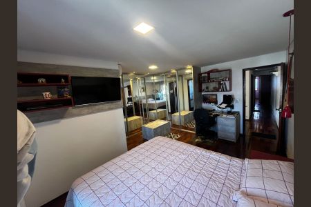 Casa à venda com 225m², 3 quartos e 2 vagas Casa à venda com 225m², 3 quartos e 2 vagasSuíte