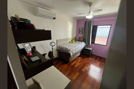 Casa à venda com 225m², 3 quartos e 2 vagas Casa à venda com 225m², 3 quartos e 2 vagasQuarto 2