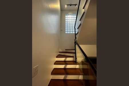 Escada de casa à venda com 3 quartos, 225m² em Olímpico, São Caetano do Sul