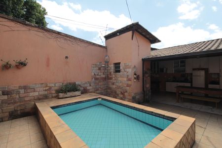 Casa à venda com 375m², 3 quartos e 3 vagasPiscina