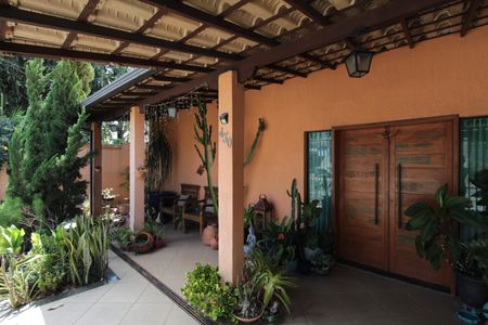 Casa à venda com 375m², 3 quartos e 3 vagasFachada