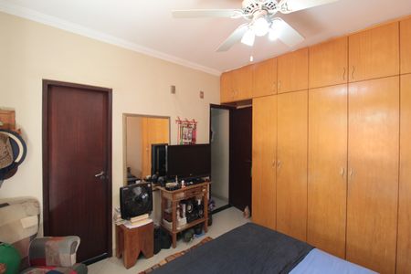 Casa à venda com 375m², 3 quartos e 3 vagasSuite