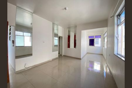 Apartamento para alugar com 75m², 2 quartos e 1 vagaSala