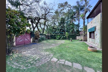 Casa à venda com 360m², 4 quartos e 3 vagas Casa à venda com 360m², 4 quartos e 3 vagasÁrea externa