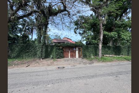 Casa à venda com 360m², 4 quartos e 3 vagas Casa à venda com 360m², 4 quartos e 3 vagasFachada
