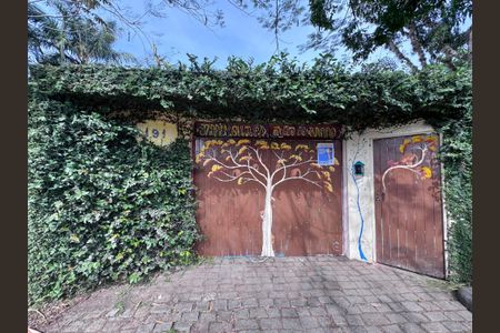 Casa à venda com 360m², 4 quartos e 3 vagas Casa à venda com 360m², 4 quartos e 3 vagasPlaca