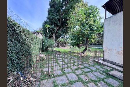 Casa à venda com 360m², 4 quartos e 3 vagas Casa à venda com 360m², 4 quartos e 3 vagasÁrea externa