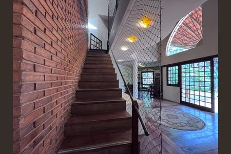 Casa à venda com 360m², 4 quartos e 3 vagas Casa à venda com 360m², 4 quartos e 3 vagasSala