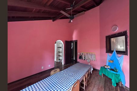 Casa à venda com 360m², 4 quartos e 3 vagas Casa à venda com 360m², 4 quartos e 3 vagasQuarto 1
