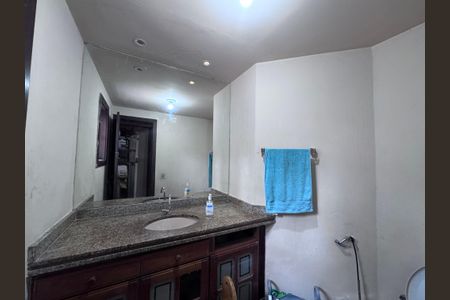 Casa à venda com 360m², 4 quartos e 3 vagas Casa à venda com 360m², 4 quartos e 3 vagasLavabo