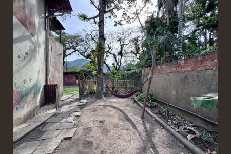 Casa à venda com 360m², 4 quartos e 3 vagas Casa à venda com 360m², 4 quartos e 3 vagasÁrea externa