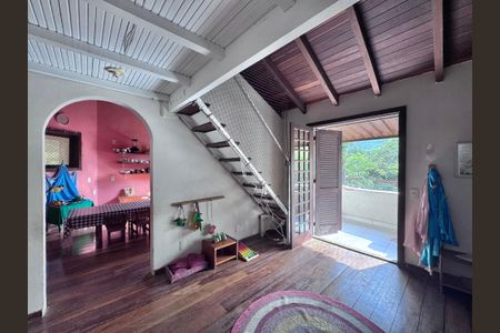 Casa à venda com 360m², 4 quartos e 3 vagas Casa à venda com 360m², 4 quartos e 3 vagasQuarto 2