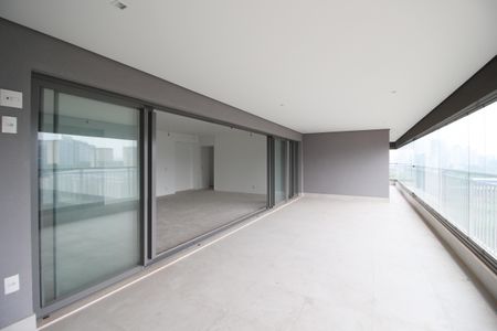 Apartamento à venda com 244m², 3 quartos e 3 vagas Apartamento à venda com 244m², 3 quartos e 3 vagasVaranda da Sala