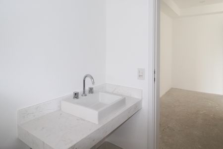 Apartamento à venda com 244m², 3 quartos e 3 vagas Apartamento à venda com 244m², 3 quartos e 3 vagasBanheiro da Suíte 1