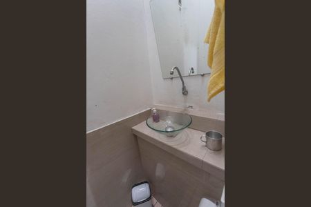 Casa à venda com 150m², 2 quartos e 2 vagas Casa à venda com 150m², 2 quartos e 2 vagasBanheiro da Garagem