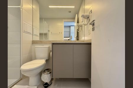 Studio para alugar com 25m², 1 quarto e sem vaga Studio para alugar com 25m², 1 quarto e sem vagaBanheiro