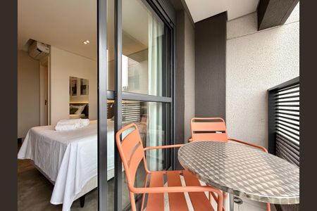 Studio para alugar com 25m², 1 quarto e sem vaga Studio para alugar com 25m², 1 quarto e sem vagaSacada