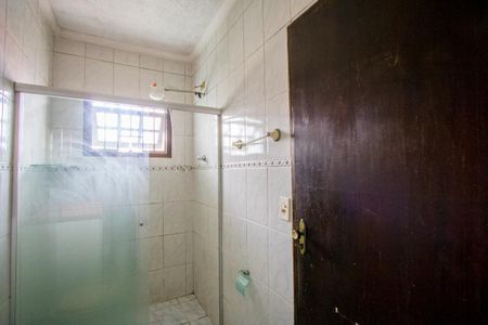 Casa para alugar com 100m², 2 quartos e 2 vagasBanheiro do quarto 1