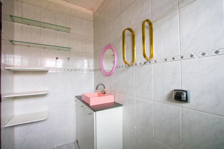 Casa para alugar com 100m², 2 quartos e 2 vagasBanheiro do quarto 1