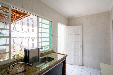 Casa para alugar com 100m², 2 quartos e 2 vagasCozinha