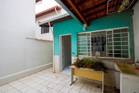 Casa para alugar com 100m², 2 quartos e 2 vagasÁrea de serviço/Quintal