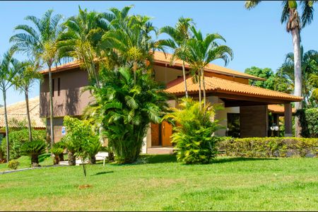 Casa de condomínio para alugar com 1200m², 6 quartos e 3 vagas Casa de condomínio para alugar com 1200m², 6 quartos e 3 vagasFachada