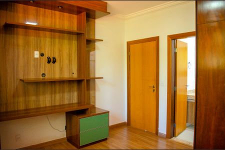 Casa de condomínio para alugar com 1200m², 6 quartos e 3 vagas Casa de condomínio para alugar com 1200m², 6 quartos e 3 vagasSuíte 5
