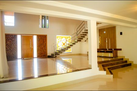 Sala de casa de condomínio para alugar com 6 quartos, 1200m² em Residencial Aldeia do Vale, Goiânia