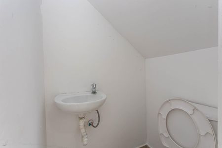 Lavabo de casa para alugar com 2 quartos, 70m² em Jardim Santa Emilia, São Paulo