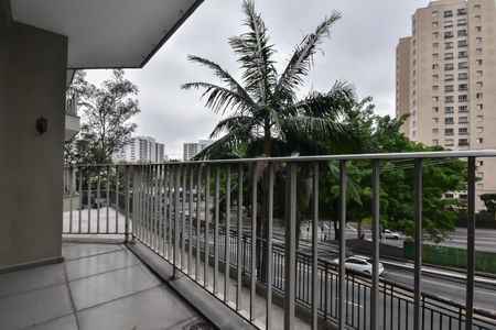 Apartamento para alugar com 147m², 3 quartos e 2 vagasVaranda