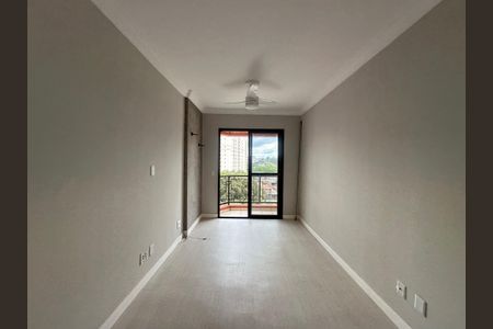 Sala de apartamento para alugar com 2 quartos, 60m² em Jardim Tupanci, Barueri