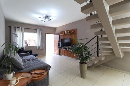 Casa à venda com 107m², 3 quartos e 2 vagas Casa à venda com 107m², 3 quartos e 2 vagasSala