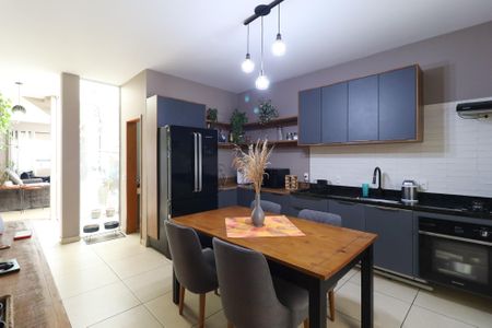 Casa à venda com 107m², 3 quartos e 2 vagas Casa à venda com 107m², 3 quartos e 2 vagasCozinha