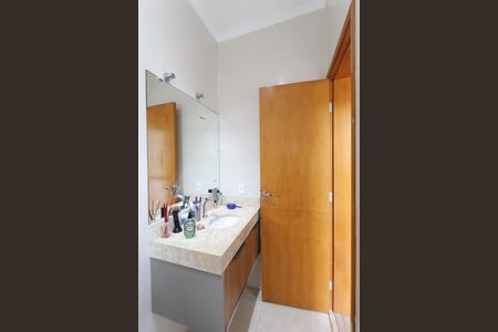 Casa à venda com 107m², 3 quartos e 2 vagas Casa à venda com 107m², 3 quartos e 2 vagasBanheiro da Suíte 1