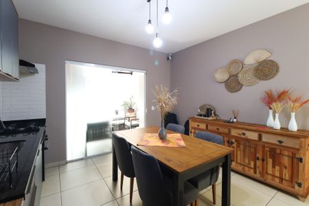 Casa à venda com 107m², 3 quartos e 2 vagas Casa à venda com 107m², 3 quartos e 2 vagasCozinha