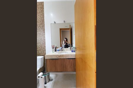 Casa à venda com 107m², 3 quartos e 2 vagas Casa à venda com 107m², 3 quartos e 2 vagasBanheiro da Suíte 1