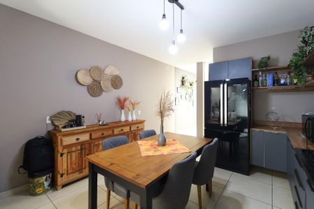 Casa à venda com 107m², 3 quartos e 2 vagas Casa à venda com 107m², 3 quartos e 2 vagasCozinha