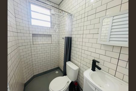 Banheiro de kitnet/studio para alugar com 1 quarto, 22m² em Vila Operária, Guarulhos