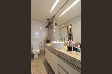 Apartamento à venda com 180m², 3 quartos e 4 vagasBanheiro da Suite 1