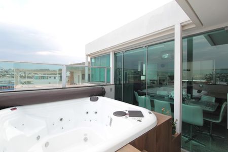 Apartamento à venda com 180m², 3 quartos e 4 vagasÁrea comum