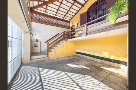 Casa à venda com 247m², 3 quartos e 2 vagas Casa à venda com 247m², 3 quartos e 2 vagasGaragem