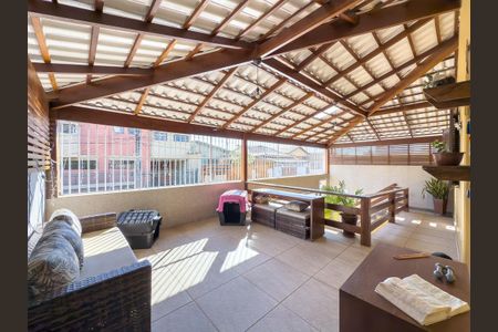 Casa à venda com 247m², 3 quartos e 2 vagas Casa à venda com 247m², 3 quartos e 2 vagasVaranda